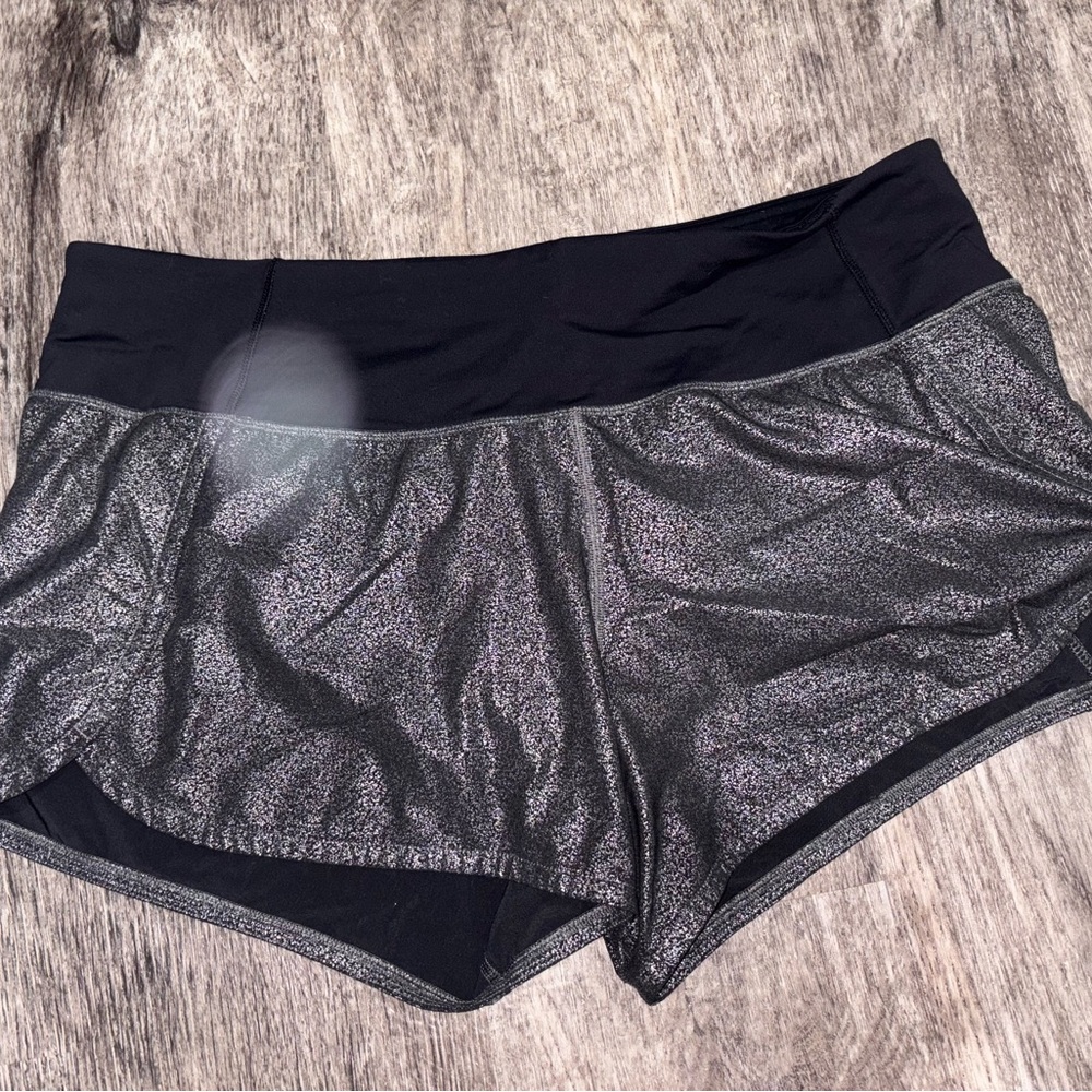 Lululemon Luminosity Foil print speed up Shorts silver/ black size 10